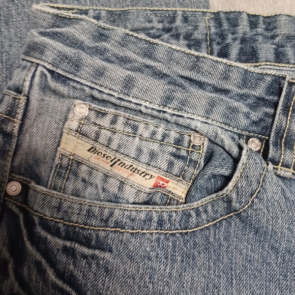 Casual Men's Diesel Denim Jeans - Picture 2 of 4